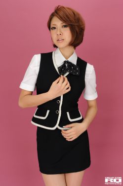 李小萌晒二胎满月照